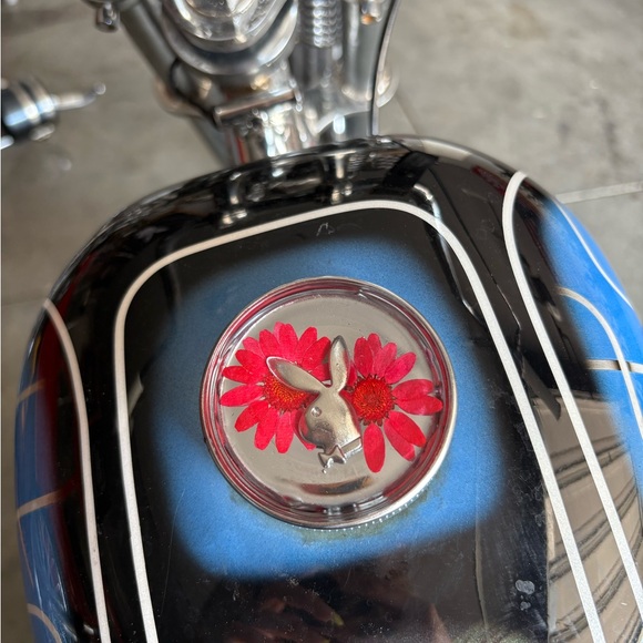 Silver Bunny & Red Flowers Gas Cap - Picture 1 of 5